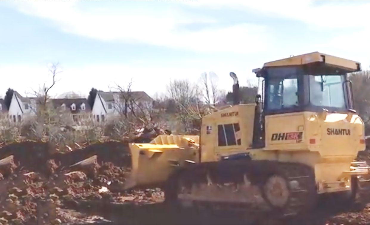 DH13K2 hydrostatic bulldozer for leveling operation in Tennessee, U.S.